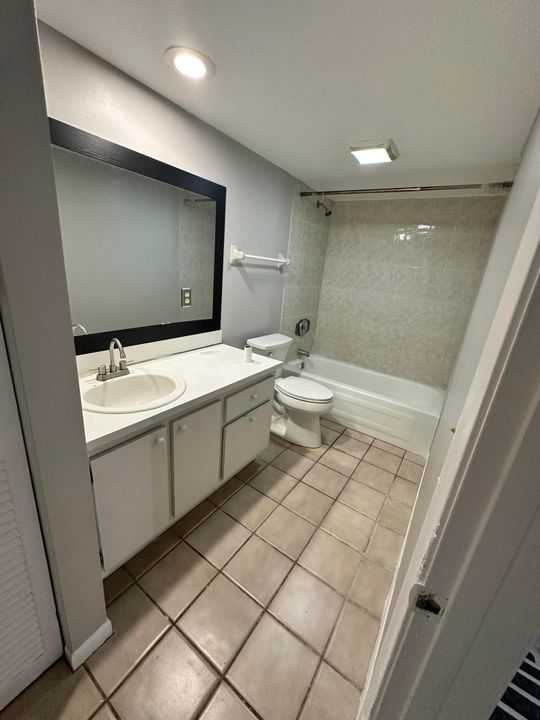 Active With Contract: $2,300 (2 beds, 2 baths, 1328 Square Feet)