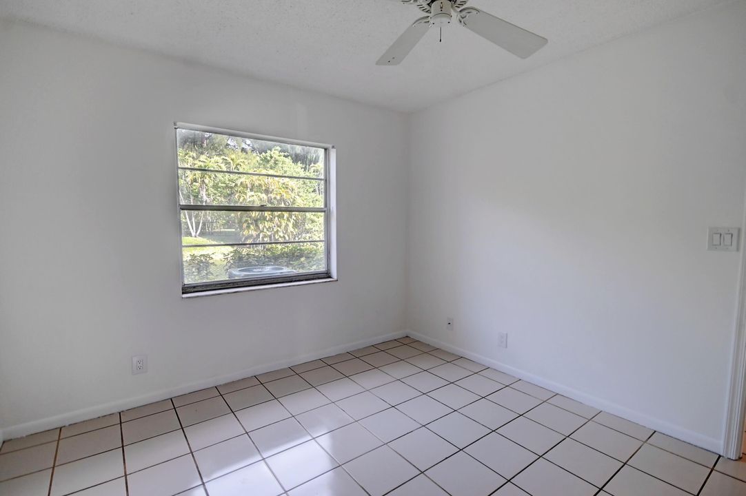 Active With Contract: $139,000 (1 beds, 1 baths, 630 Square Feet)