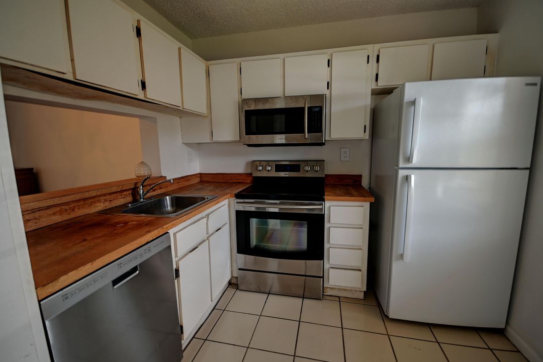 Active With Contract: $139,000 (1 beds, 1 baths, 630 Square Feet)