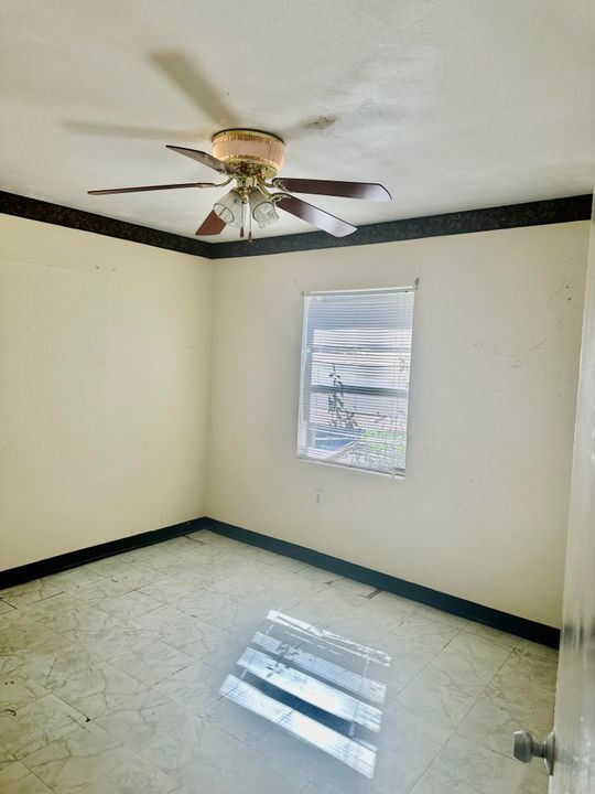 Active With Contract: $209,000 (3 beds, 2 baths, 1152 Square Feet)