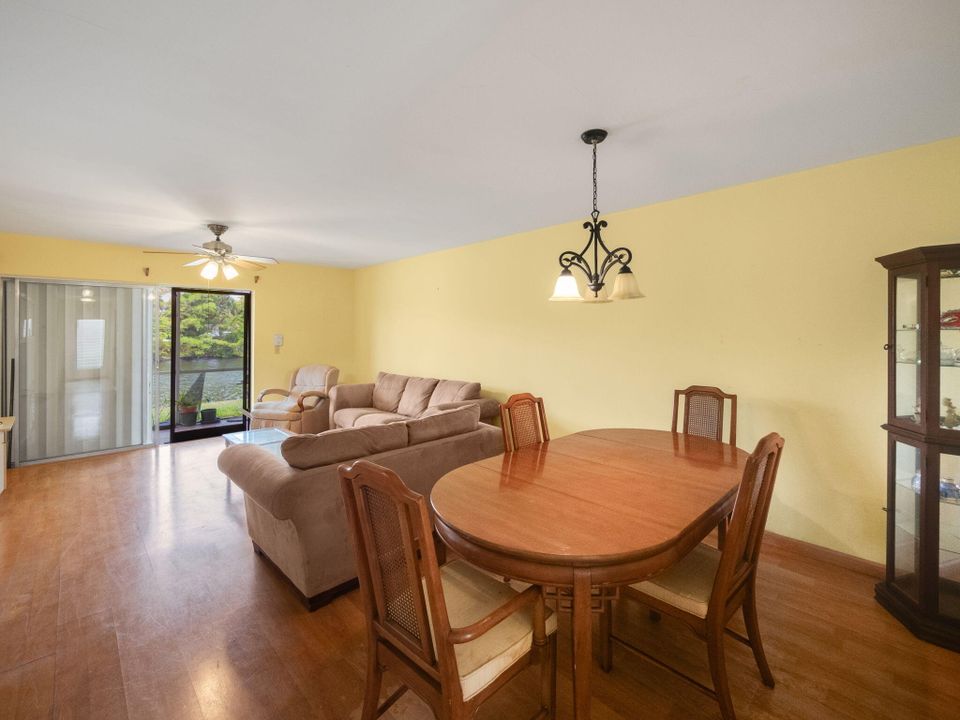 Active With Contract: $134,900 (2 beds, 2 baths, 1000 Square Feet)