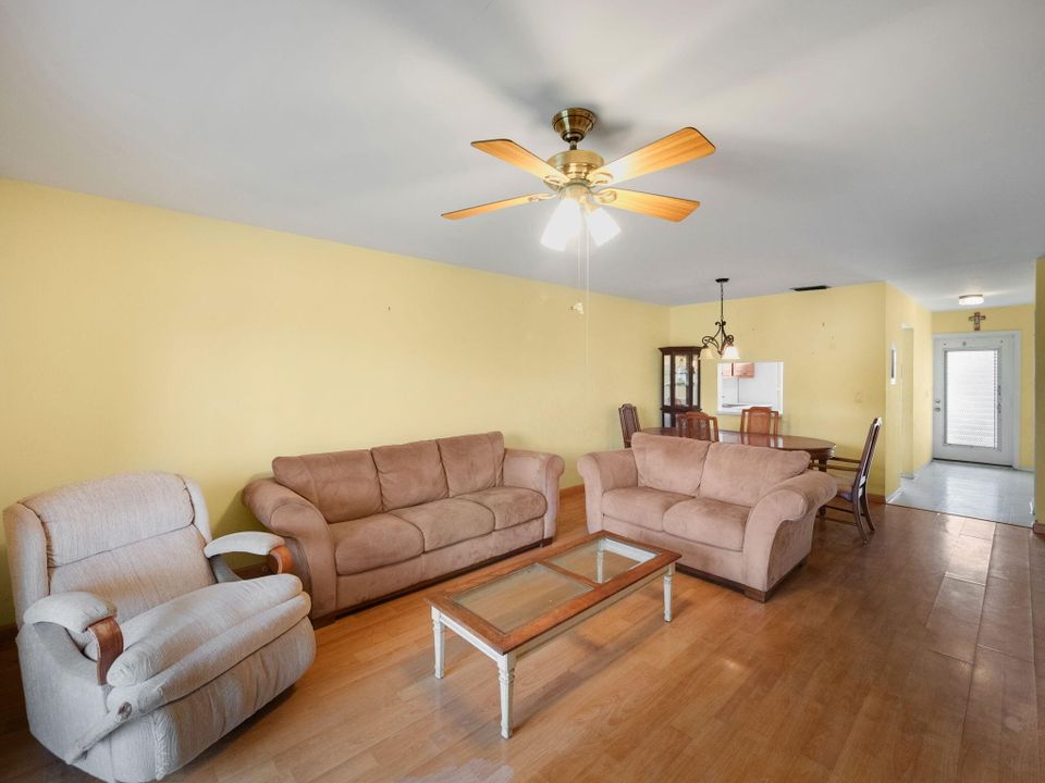 Active With Contract: $134,900 (2 beds, 2 baths, 1000 Square Feet)