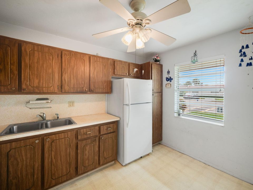 Active With Contract: $134,900 (2 beds, 2 baths, 1000 Square Feet)