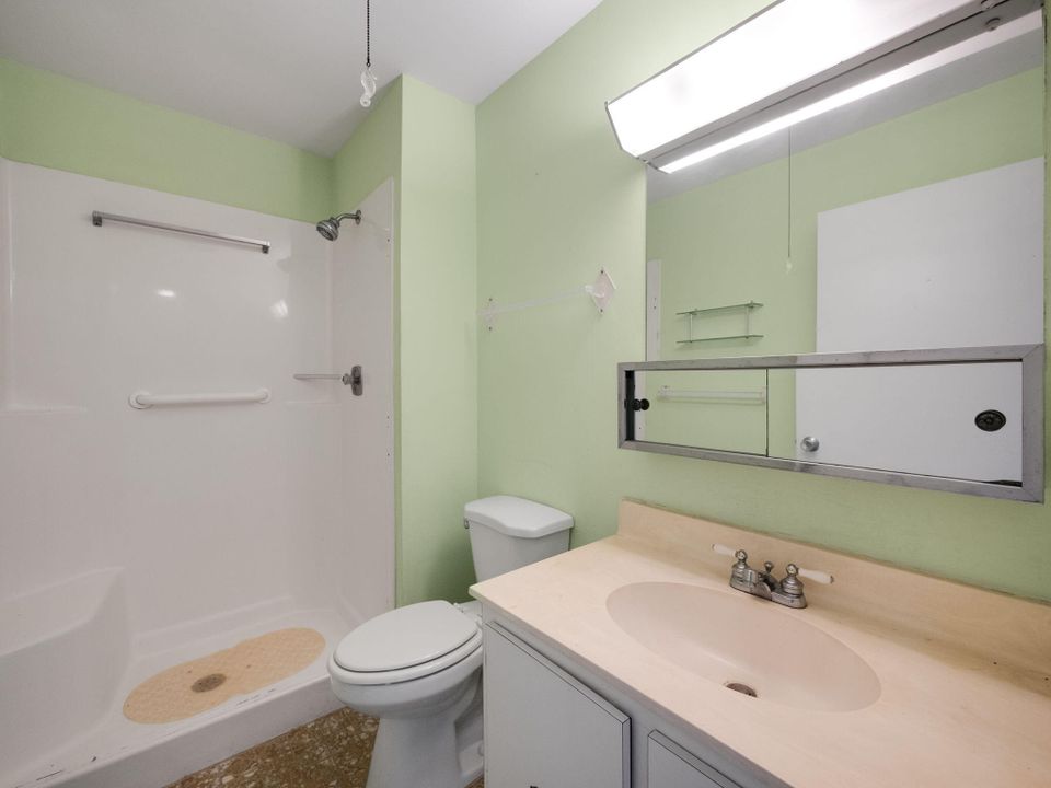 Active With Contract: $134,900 (2 beds, 2 baths, 1000 Square Feet)