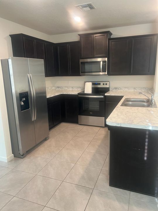 Active With Contract: $2,400 (3 beds, 2 baths, 1501 Square Feet)