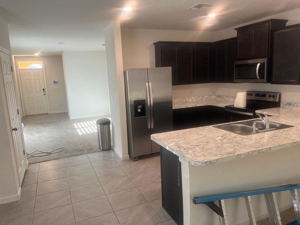 Active With Contract: $2,400 (3 beds, 2 baths, 1501 Square Feet)