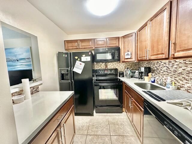 For Sale: $143,000 (1 beds, 1 baths, 715 Square Feet)
