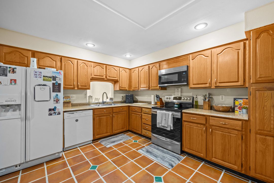 For Sale: $475,000 (3 beds, 2 baths, 2340 Square Feet)