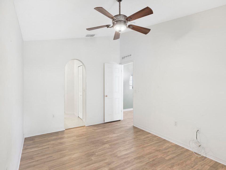 For Sale: $335,000 (3 beds, 2 baths, 1264 Square Feet)