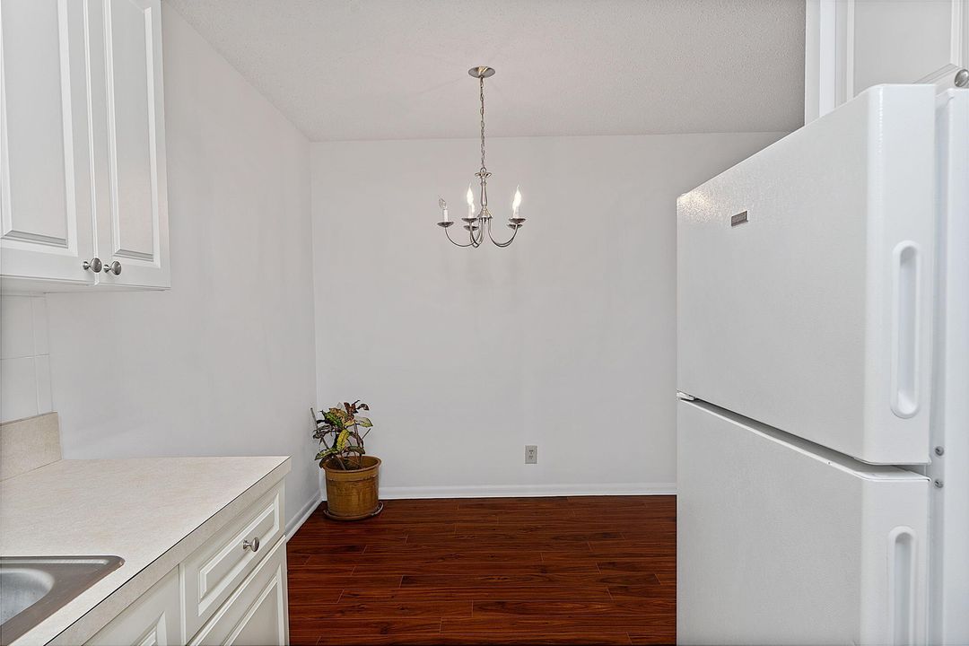 For Sale: $199,000 (1 beds, 1 baths, 612 Square Feet)