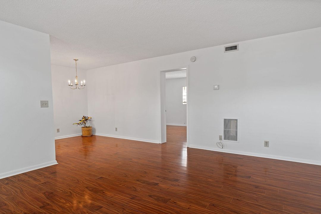 For Sale: $199,000 (1 beds, 1 baths, 612 Square Feet)