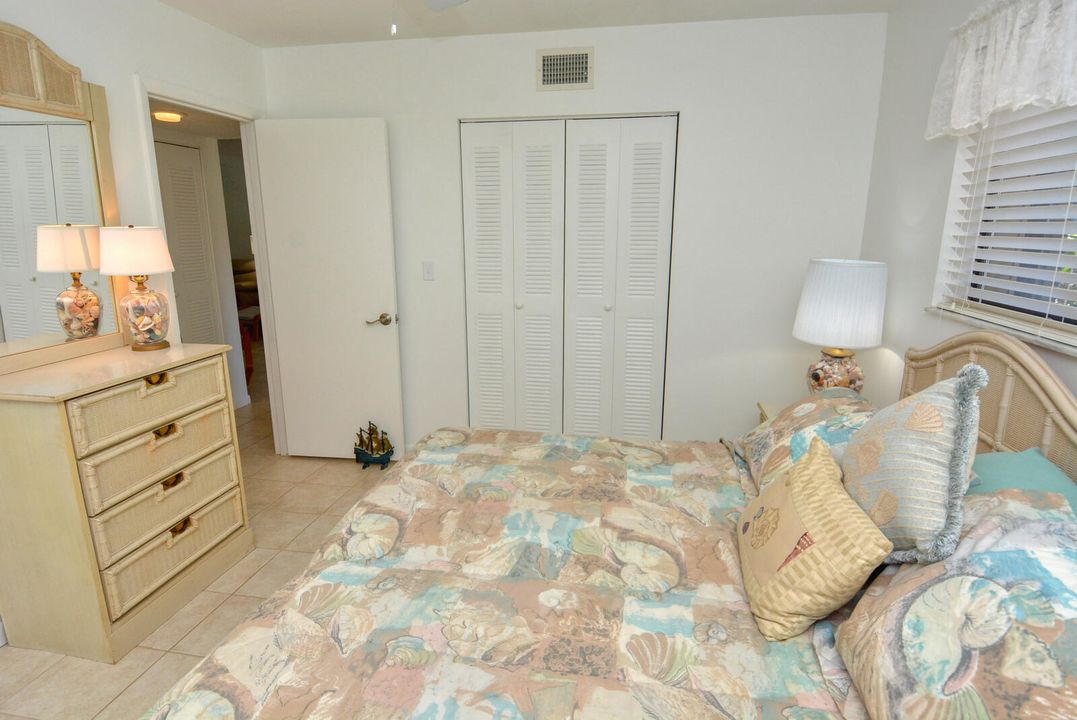 For Sale: $300,000 (2 beds, 2 baths, 1072 Square Feet)