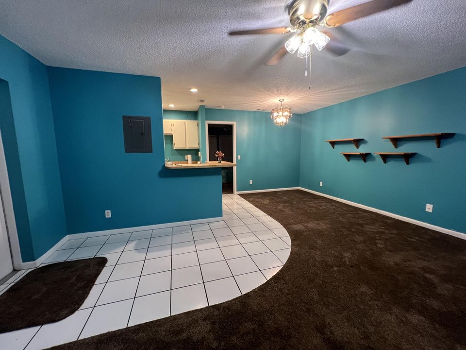 For Sale: $164,000 (2 beds, 2 baths, 960 Square Feet)