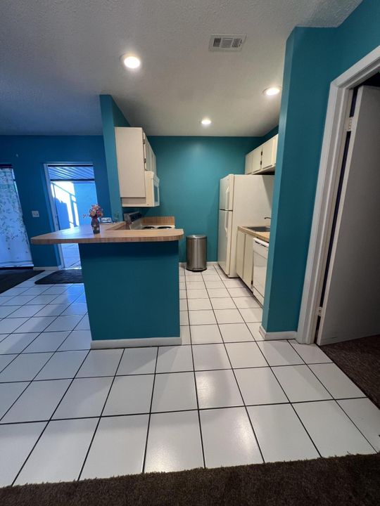 For Sale: $164,000 (2 beds, 2 baths, 960 Square Feet)
