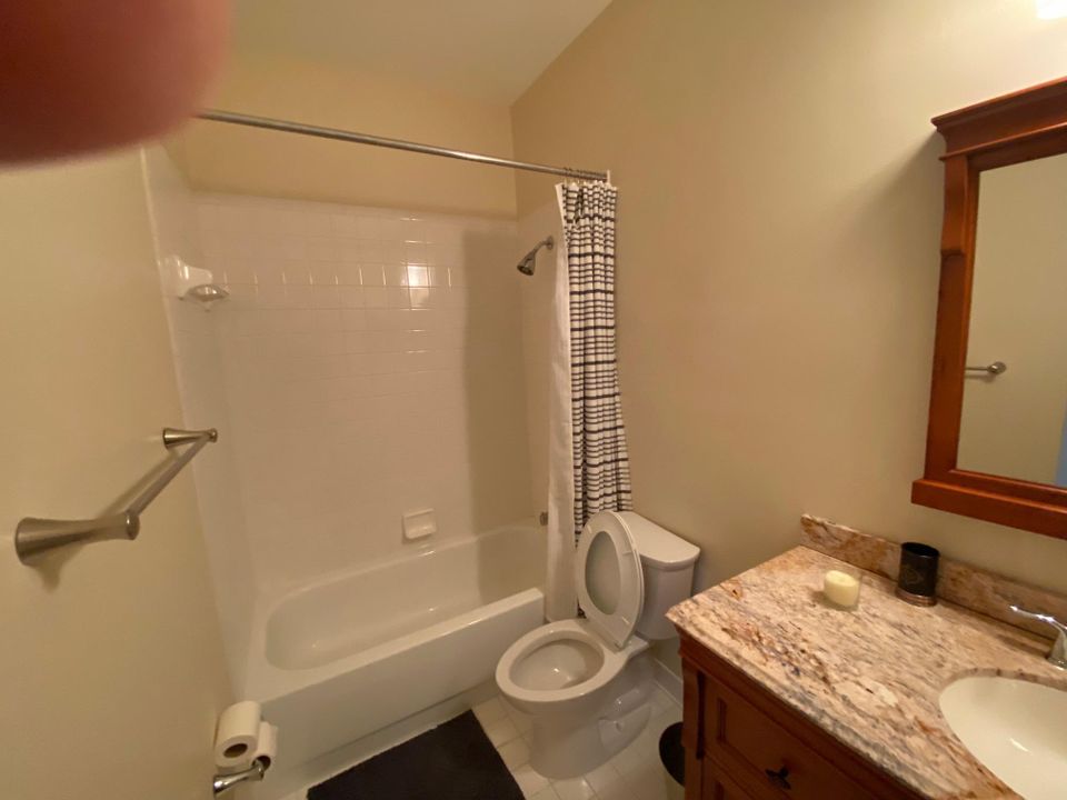 出租: $12,500 (3 贝兹, 3 浴室, 2054 平方英尺)