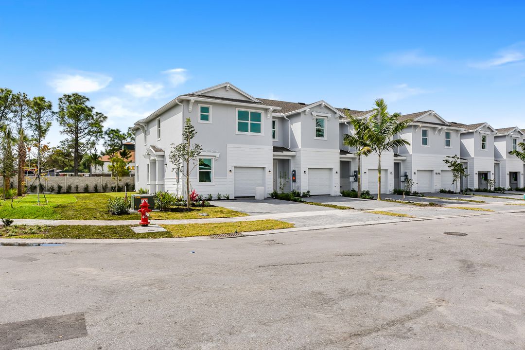 Active With Contract: $2,795 (3 beds, 2 baths, 1635 Square Feet)