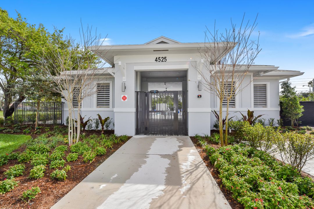 Active With Contract: $2,795 (3 beds, 2 baths, 1635 Square Feet)