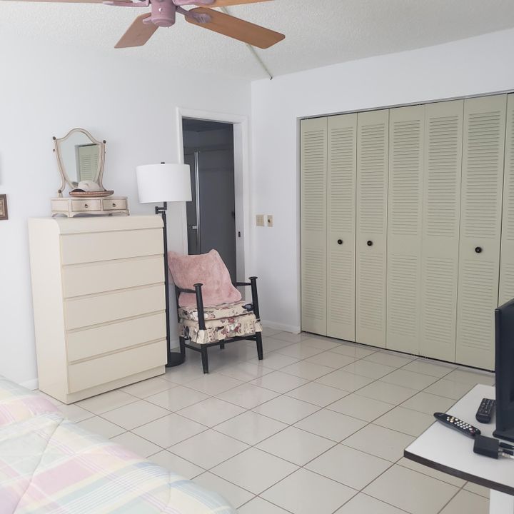 For Sale: $105,000 (1 beds, 1 baths, 760 Square Feet)