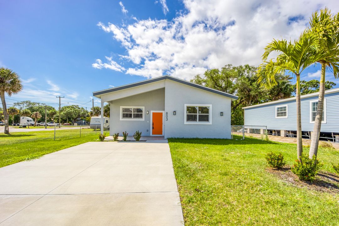 Active With Contract: $304,900 (3 beds, 2 baths, 1110 Square Feet)