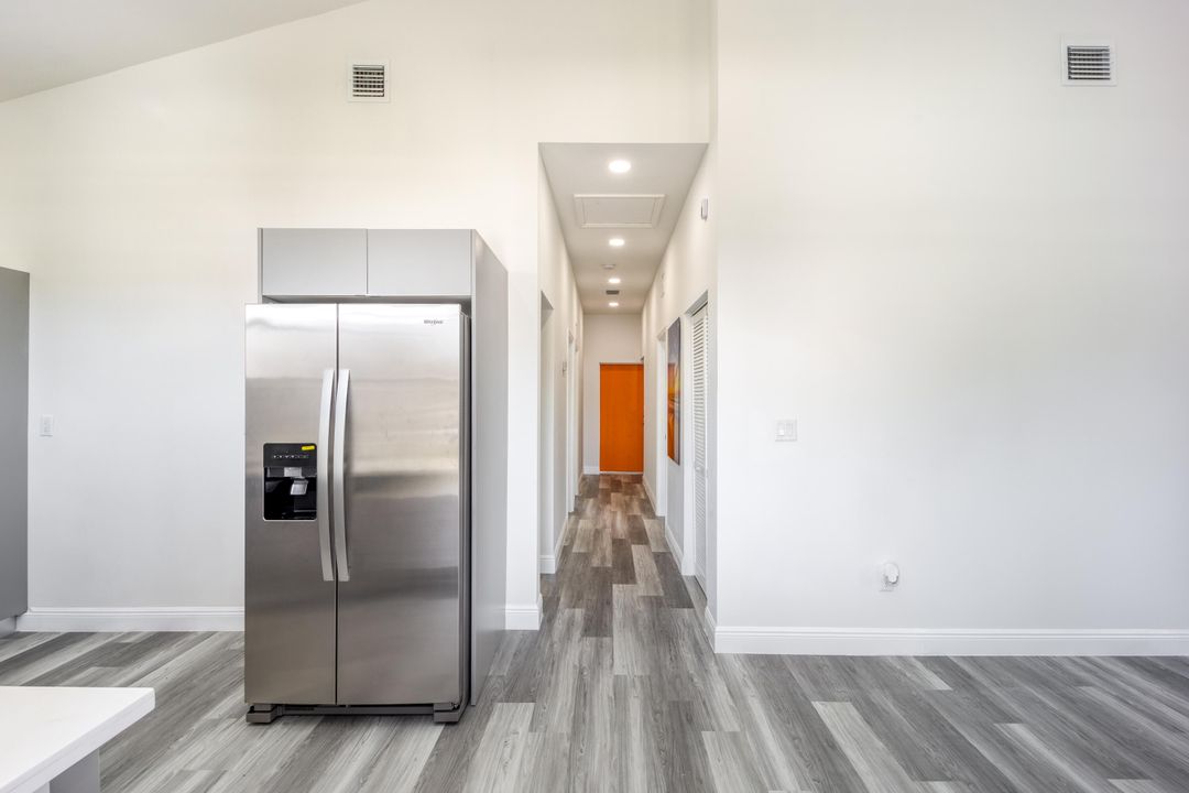 Active With Contract: $304,900 (3 beds, 2 baths, 1110 Square Feet)