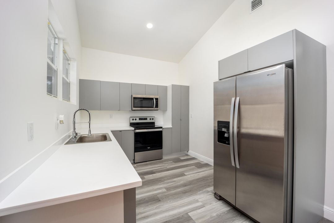 Active With Contract: $304,900 (3 beds, 2 baths, 1110 Square Feet)