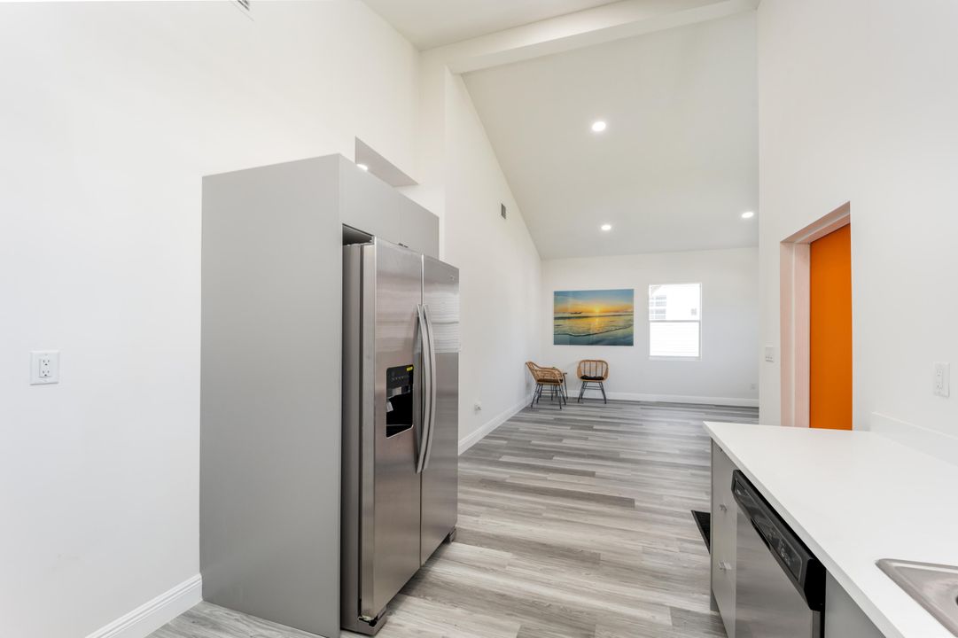 Active With Contract: $304,900 (3 beds, 2 baths, 1110 Square Feet)