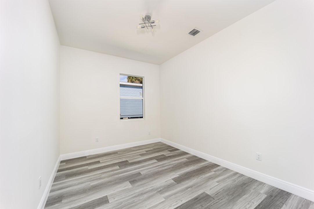 Active With Contract: $304,900 (3 beds, 2 baths, 1110 Square Feet)