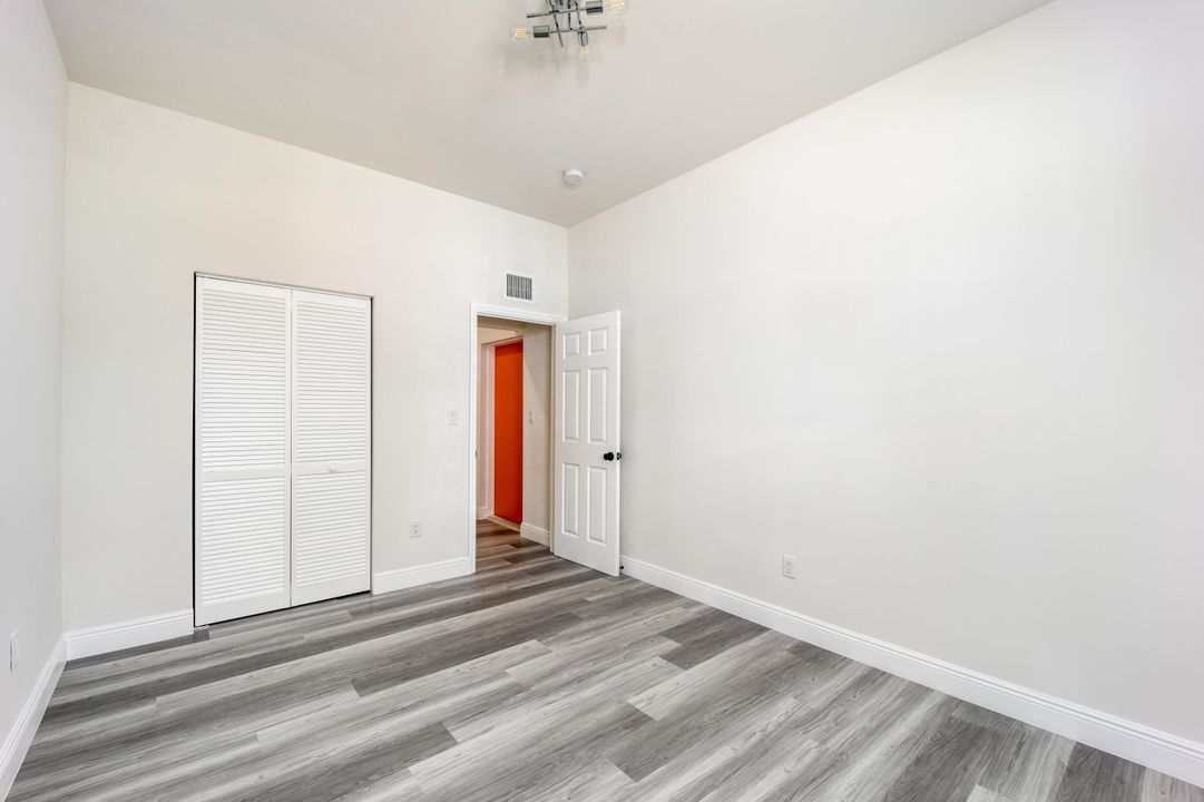 Active With Contract: $304,900 (3 beds, 2 baths, 1110 Square Feet)