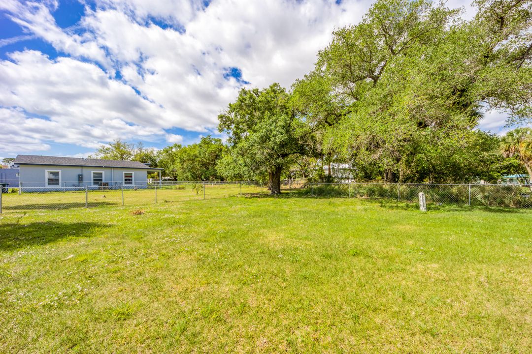 Active With Contract: $304,900 (3 beds, 2 baths, 1110 Square Feet)