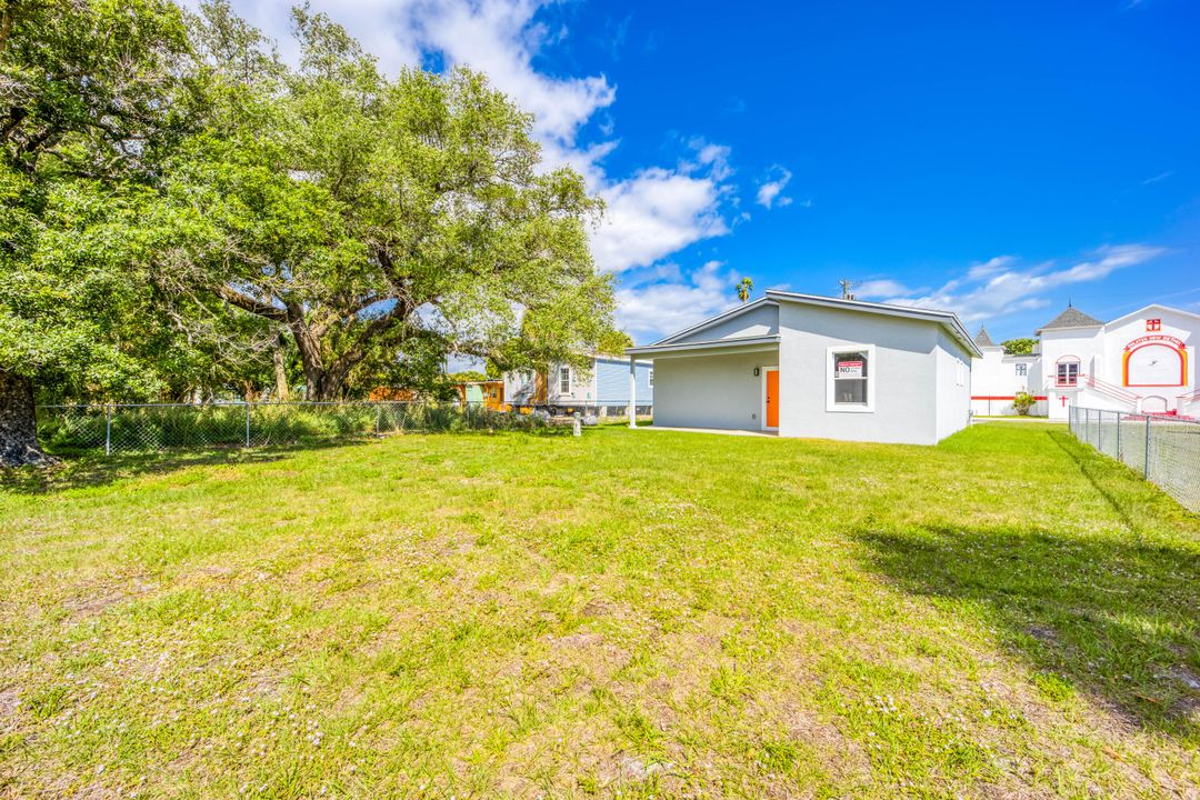 Active With Contract: $304,900 (3 beds, 2 baths, 1110 Square Feet)