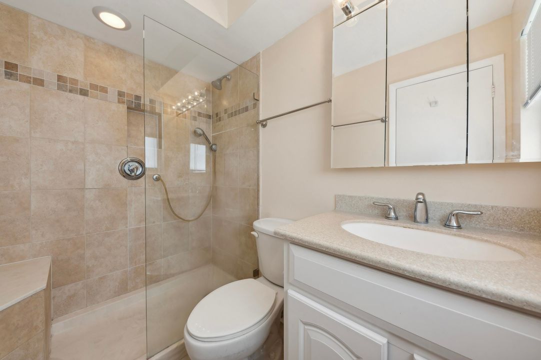 For Sale: $234,900 (2 beds, 2 baths, 1000 Square Feet)