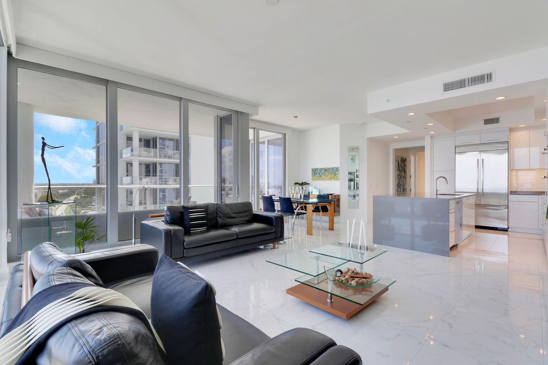 Active With Contract: $2,150,000 (3 beds, 3 baths, 1949 Square Feet)
