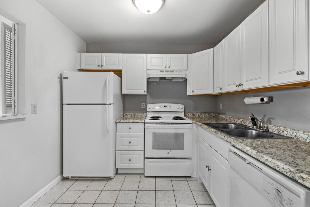 For Sale: $89,900 (1 beds, 1 baths, 720 Square Feet)