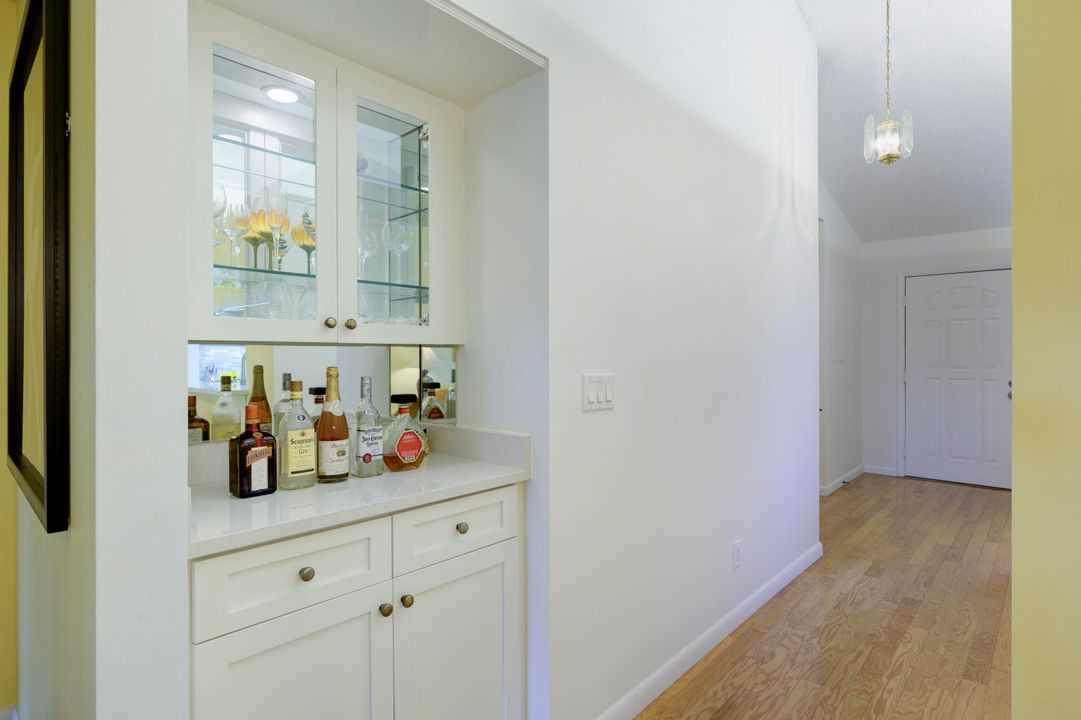 For Sale: $420,000 (2 beds, 2 baths, 1178 Square Feet)