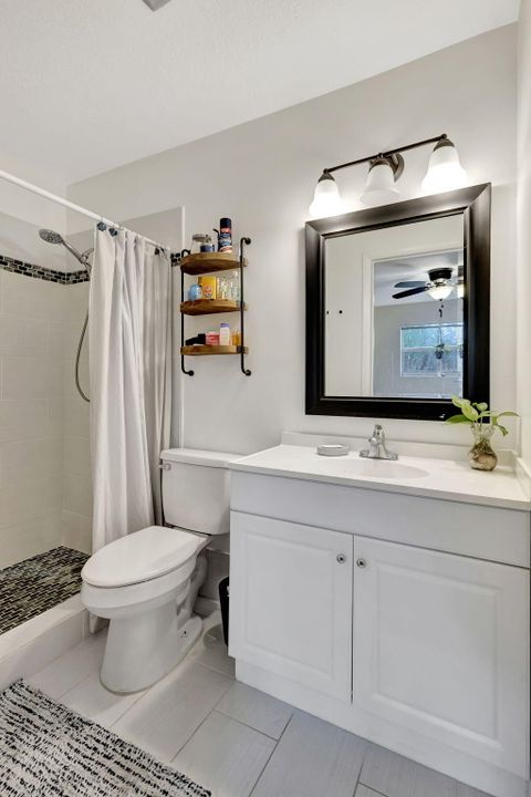 Active With Contract: $193,800 (2 beds, 2 baths, 997 Square Feet)