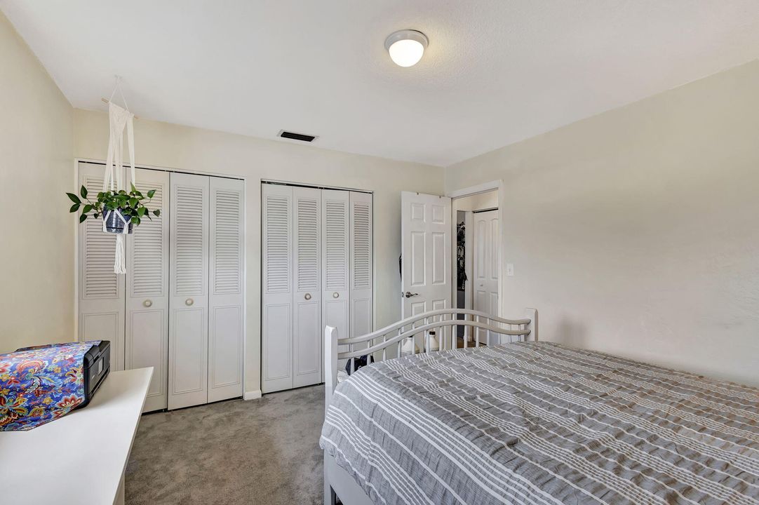 Active With Contract: $193,800 (2 beds, 2 baths, 997 Square Feet)