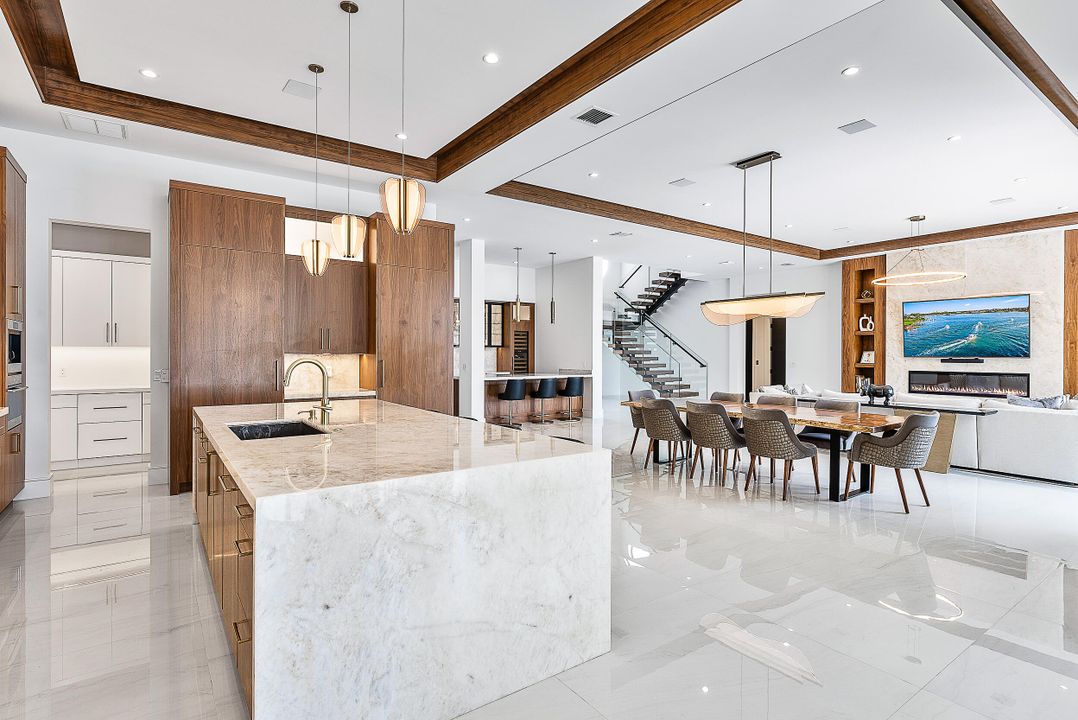 Active With Contract: $14,500,000 (5 beds, 5 baths, 6458 Square Feet)