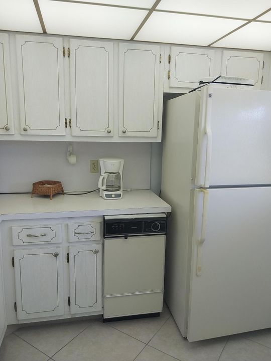 For Sale: $119,000 (1 beds, 1 baths, 632 Square Feet)
