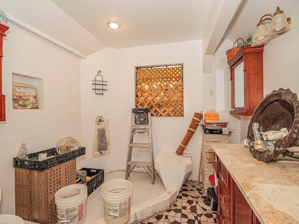 For Sale: $549,000 (3 beds, 2 baths, 2589 Square Feet)