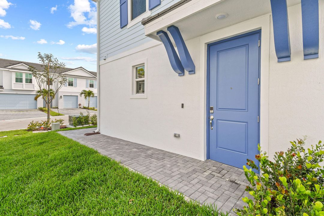 Active With Contract: $3,400 (3 beds, 2 baths, 2057 Square Feet)