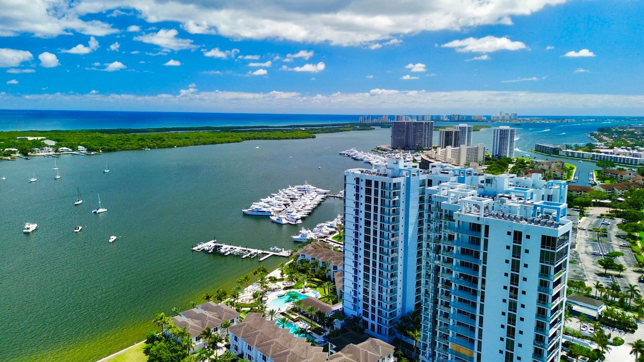 Active With Contract: $2,150,000 (3 beds, 3 baths, 1949 Square Feet)