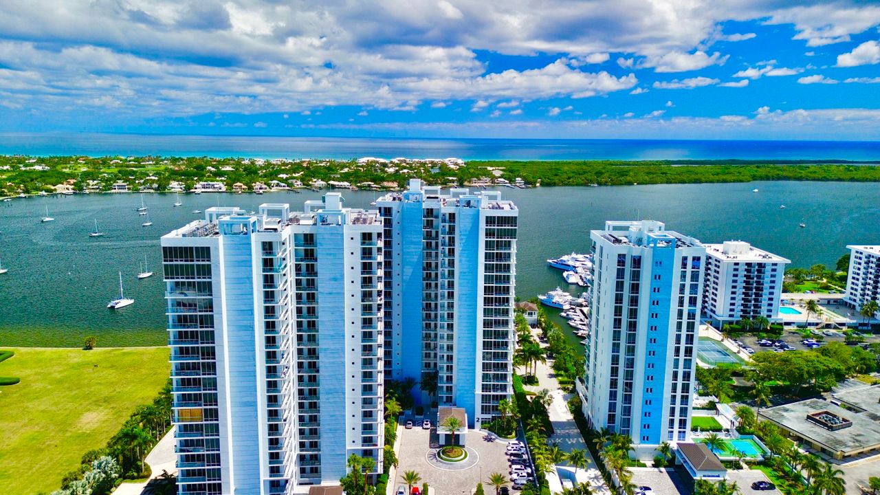 Active With Contract: $2,150,000 (3 beds, 3 baths, 1949 Square Feet)