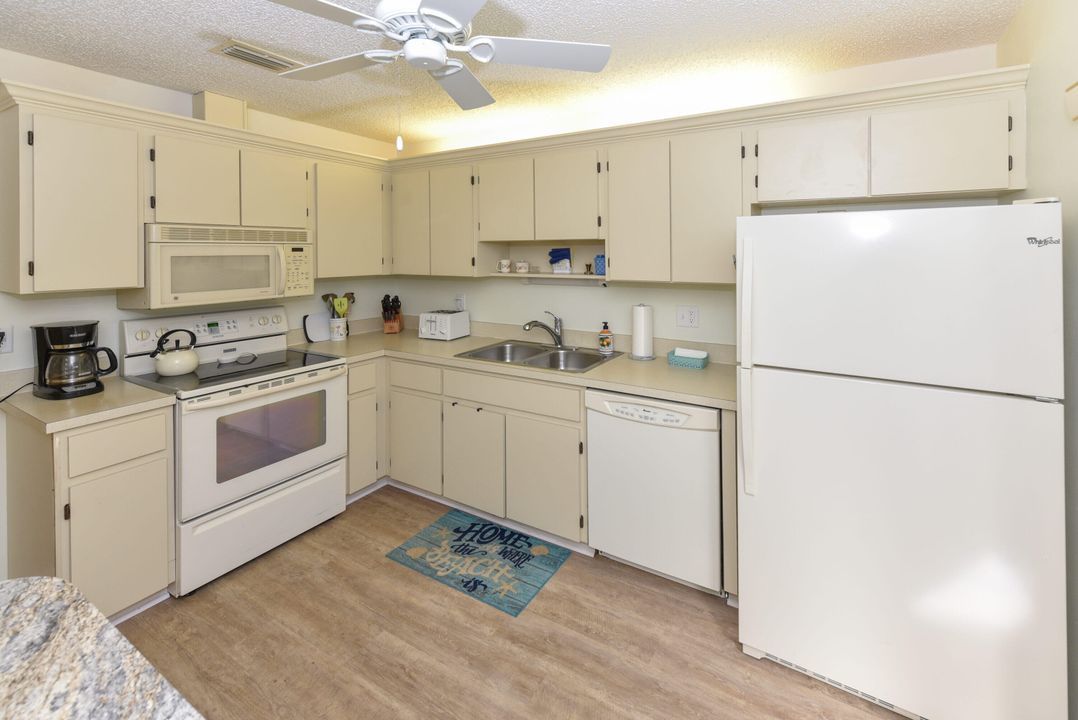 For Rent: $1,900 (2 beds, 2 baths, 1026 Square Feet)