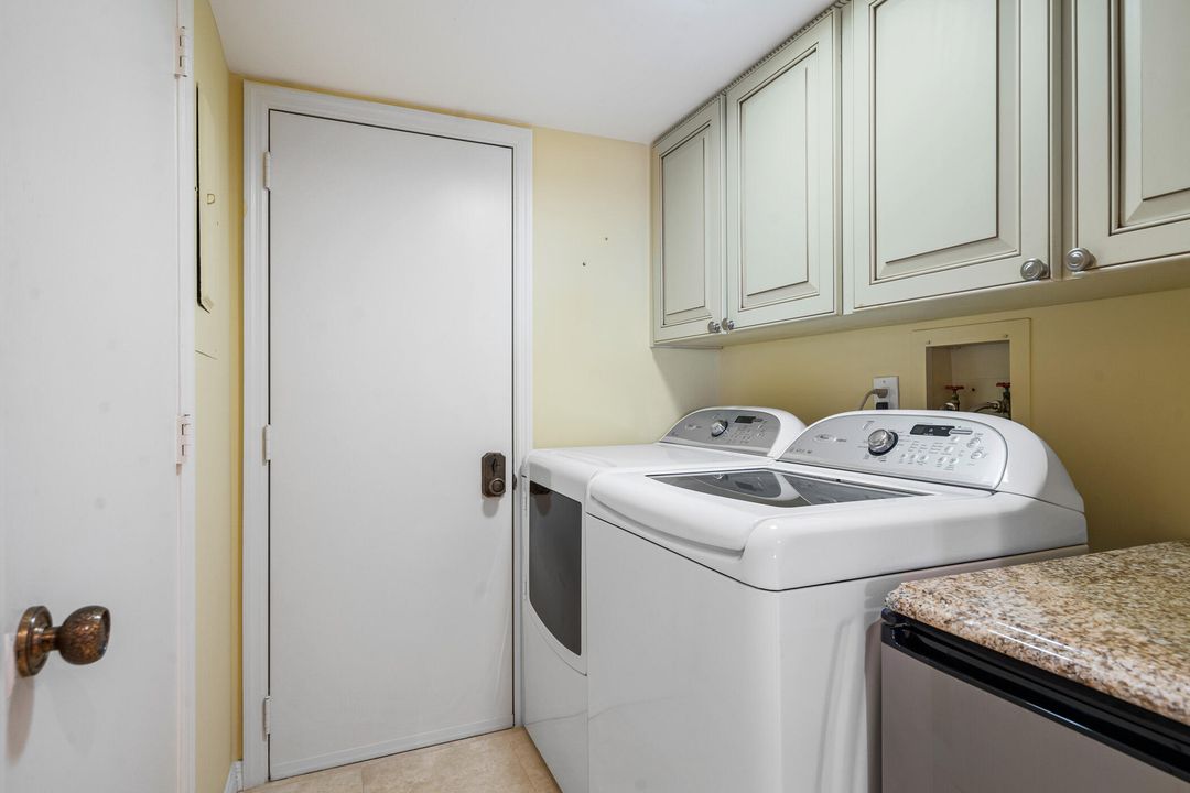 For Sale: $524,000 (2 beds, 2 baths, 1880 Square Feet)