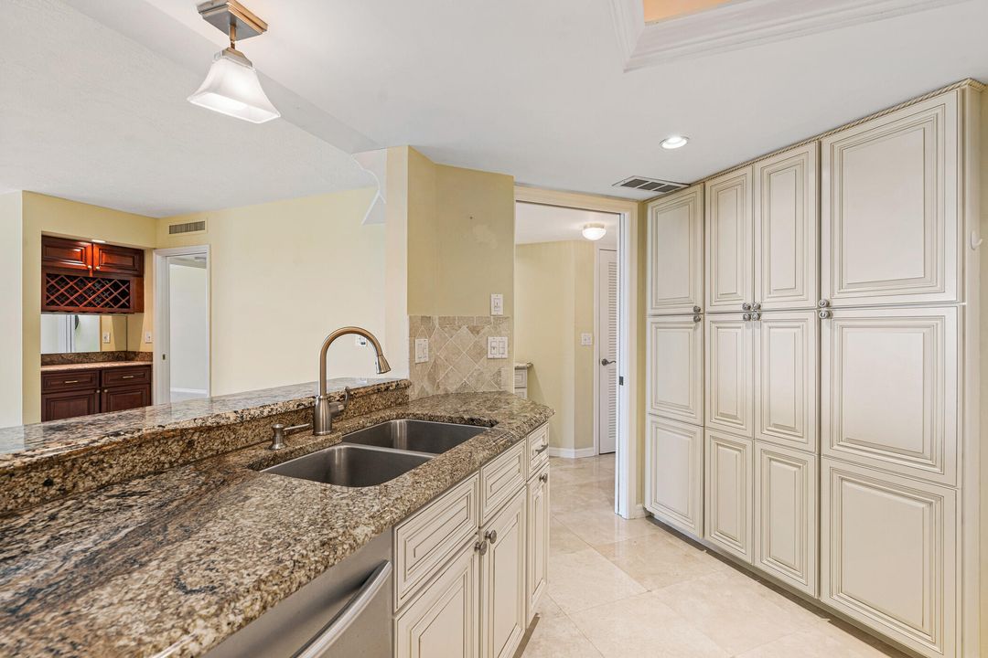 For Sale: $524,000 (2 beds, 2 baths, 1880 Square Feet)