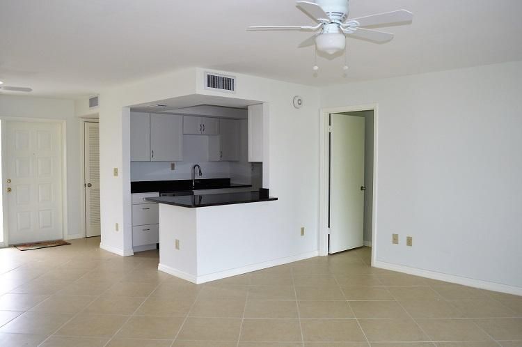 Active With Contract: $1,975 (2 beds, 2 baths, 1074 Square Feet)
