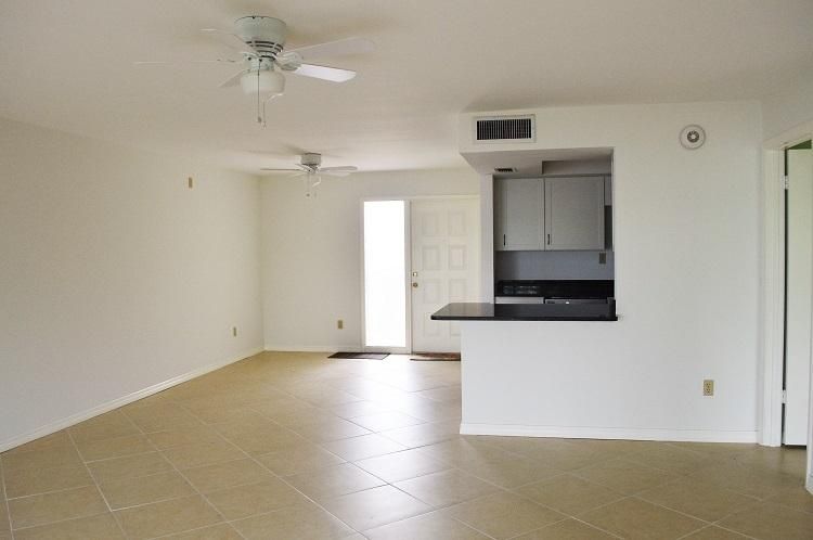 Active With Contract: $1,975 (2 beds, 2 baths, 1074 Square Feet)