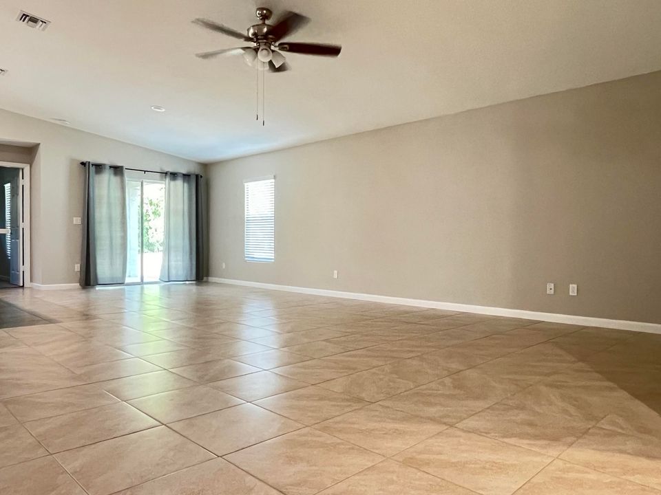Active With Contract: $2,500 (4 beds, 2 baths, 1833 Square Feet)