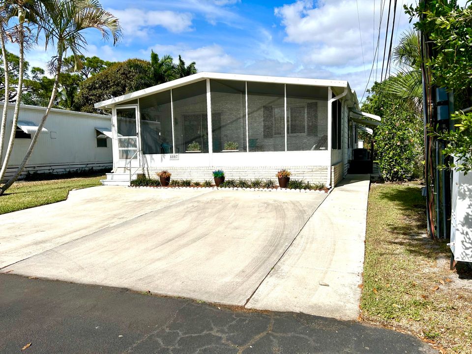 Active With Contract: $124,999 (2 beds, 2 baths, 1152 Square Feet)