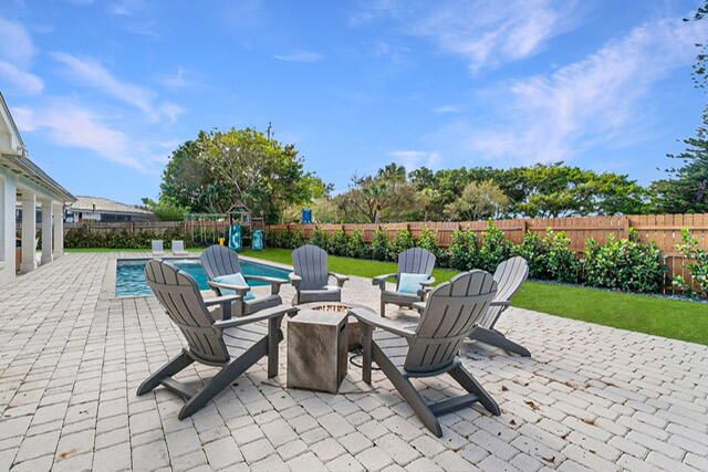Active With Contract: $1,750,000 (4 beds, 2 baths, 1941 Square Feet)